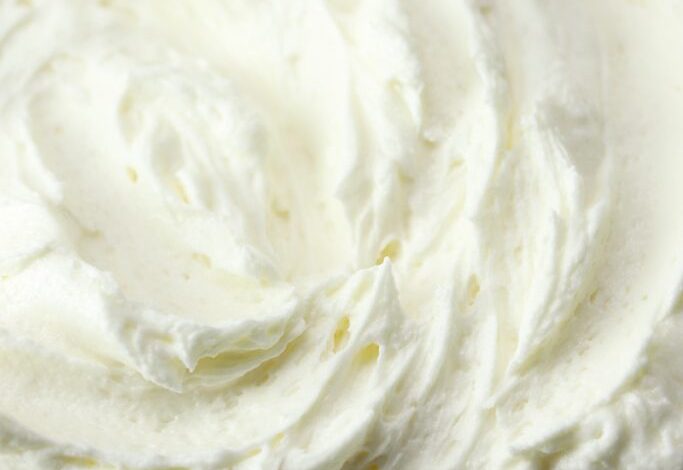 Photo of The Difference Between Whipped Icing Vs Buttercream Whipped Icing Vs Buttercream